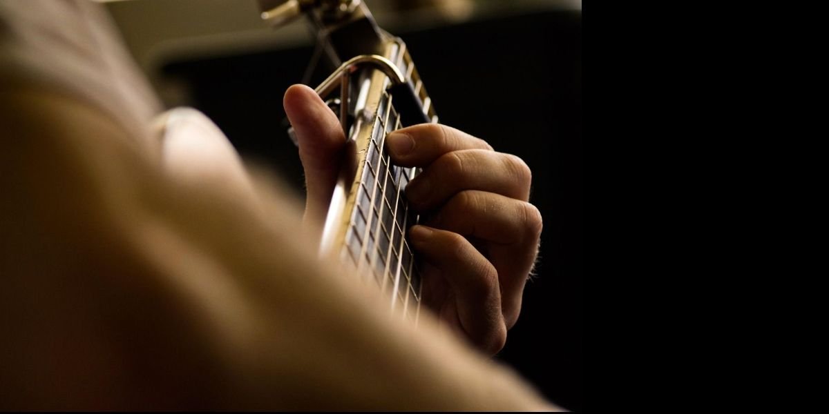 How to Switch Chords Fast Without Buzzing (Beginner Guitar)